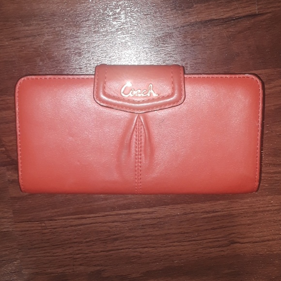 Coach Handbags - 💥Coach wallet final sale price❗️